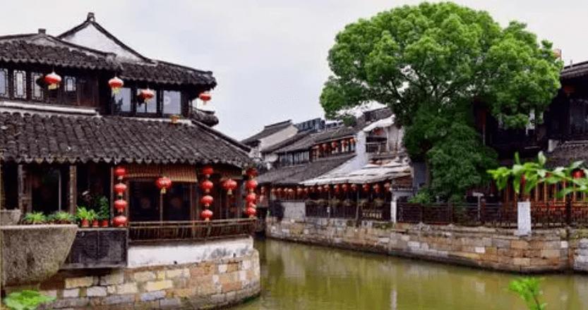 无限翻滚小球